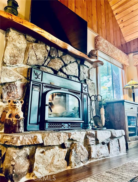 653 Temple Lane, Big Bear Lake CA: https://media.crmls.org/medias/e92d1410-8937-46bf-bc24-1bc35d6acf5b.jpg