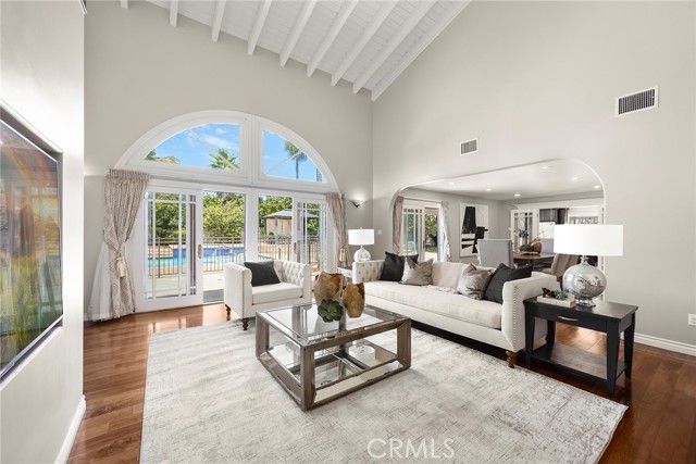 417 W Las Palmas Drive, Fullerton CA: https://media.crmls.org/medias/e92da4e1-c76a-4a57-a508-b4fa89726616.jpg
