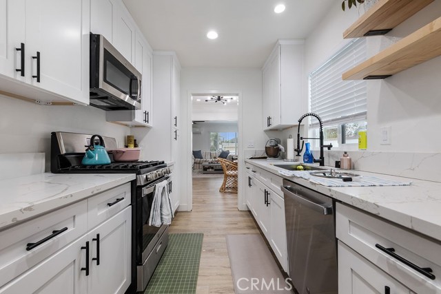 Detail Gallery Image 11 of 75 For 236 Camellia Ln, Costa Mesa,  CA 92627 - 5 Beds | 3 Baths