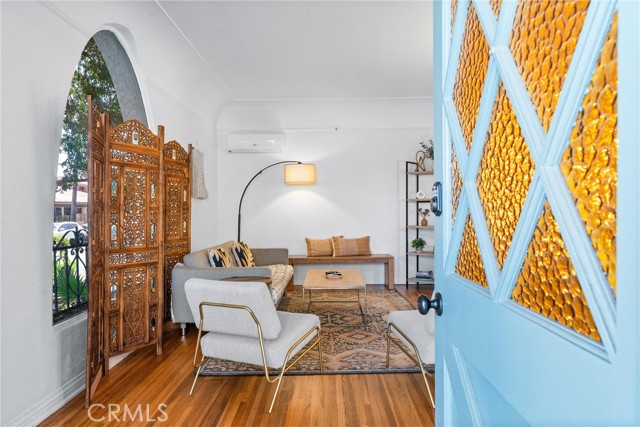 1031 Termino Avenue, Long Beach CA: https://media.crmls.org/medias/e92deec6-a209-41d1-87bf-c0a4f033c56e.jpg