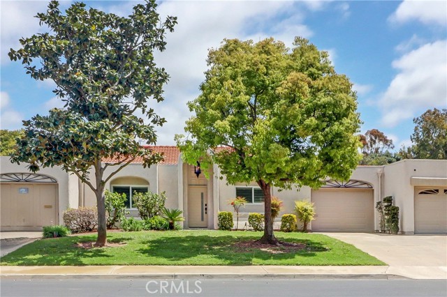 Detail Gallery Image 1 of 34 For 5376 Ave Sosiega #B,  Laguna Woods,  CA 92637 - 2 Beds | 2 Baths
