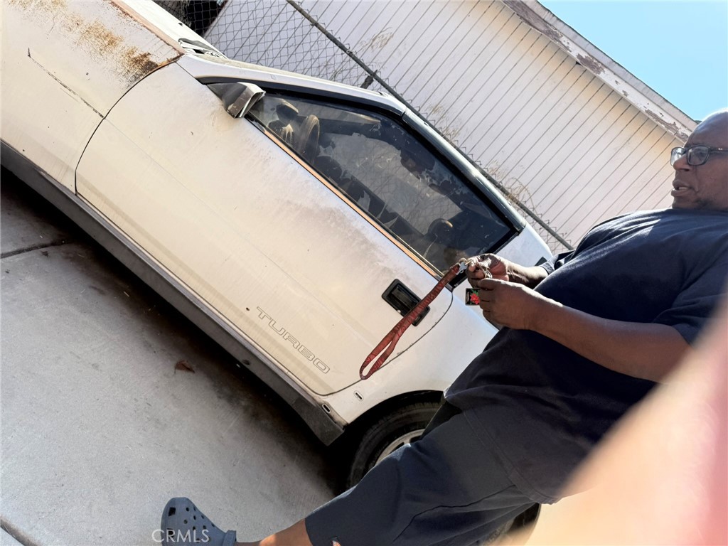 https://media.crmls.org/medias/e92e930a-8431-4770-9ede-532300b08635.jpg?preset=X-Large