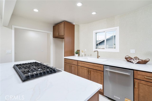 501 E 5th Street, Ontario CA: https://media.crmls.org/medias/e92f1768-03b5-4536-b63c-471460acc1b2.jpg