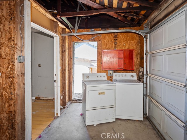 2215 N Brighton Street, Burbank CA: https://media.crmls.org/medias/e92facd0-33af-4413-bd8a-6ba4aede54c8.jpg