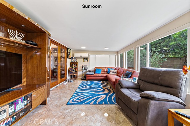 Detail Gallery Image 10 of 27 For 10500 Jordan Ave, Chatsworth,  CA 91311 - 3 Beds | 2 Baths