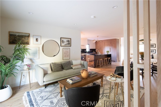 Detail Gallery Image 8 of 68 For 11911 Hartsook, Valley Village,  CA 91607 - 5 Beds | 4 Baths