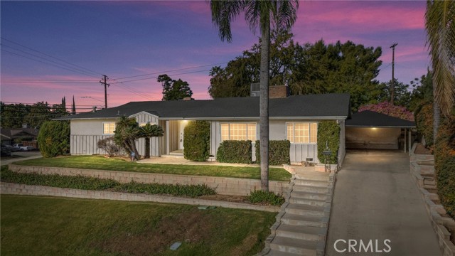 Detail Gallery Image 1 of 52 For 1800 Country Club Dr, Bakersfield,  CA 93306 - 5 Beds | 3 Baths