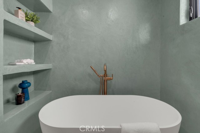 58 66th Place, Long Beach CA: https://media.crmls.org/medias/e932008d-39ef-4c48-8419-93bfd87bd80e.jpg