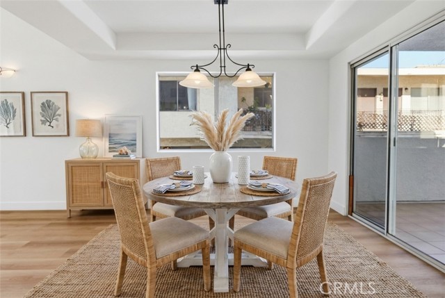 Detail Gallery Image 9 of 36 For 200 N Catalina Ave #F,  Redondo Beach,  CA 90277 - 3 Beds | 3 Baths