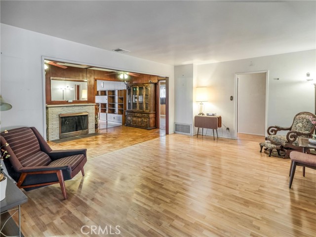 540 Hacienda Drive, Monrovia CA: https://media.crmls.org/medias/e932776e-1c75-4eeb-9019-c5ed680b8298.jpg