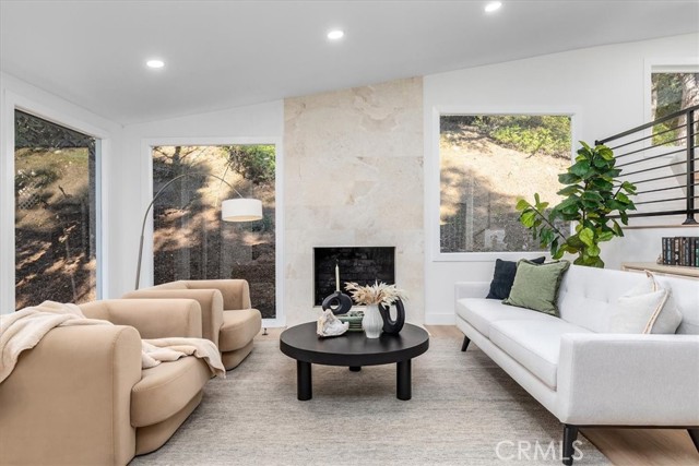 Detail Gallery Image 9 of 29 For 9921 Westwanda Dr, Beverly Hills,  CA 90210 - 2 Beds | 2 Baths