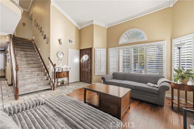 28642 Apricot Place, Saugus CA: https://media.crmls.org/medias/e9340725-c0fa-4d82-8bb4-a1239c4a8d1f.jpg