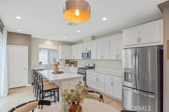 18147 Jupiter Lane, Saugus CA: https://media.crmls.org/medias/e9348848-a15b-41f2-a8a6-cf19121e8d74.jpg