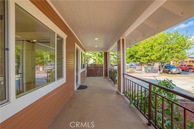 Detail Gallery Image 3 of 41 For 1330 W 48th St, Los Angeles,  CA 90037 - 4 Beds | 3/1 Baths