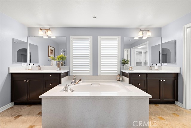 7988 Aldea Circle, Huntington Beach CA: https://media.crmls.org/medias/e936d98a-5b8d-4bcf-a8b5-41ad632f3a89.jpg