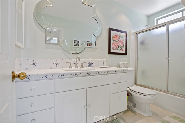24211 Puerta De Luz, Mission Viejo CA: https://media.crmls.org/medias/e936f03a-8217-4885-9736-0c67d1de8d74.jpg