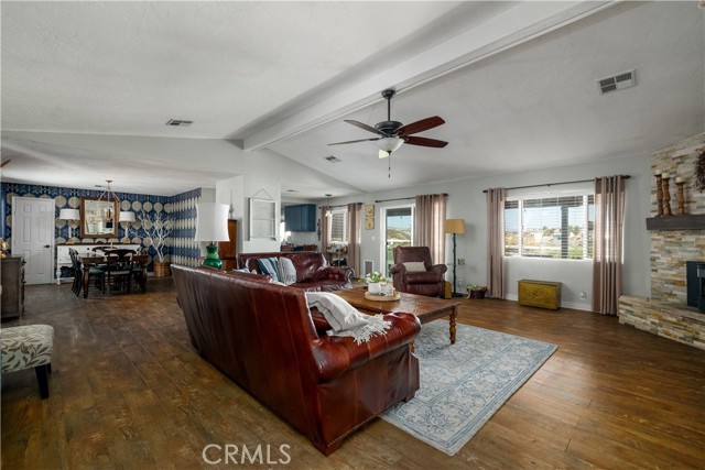 22831 Skylink Drive, Canyon Lake CA: https://media.crmls.org/medias/e937e08f-3443-4862-a89f-0347c08f16b1.jpg