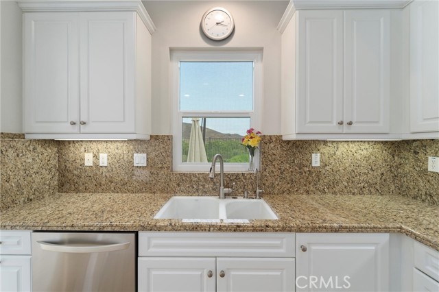 Detail Gallery Image 8 of 39 For 4437 Cabot Dr, Corona,  CA 92883 - 3 Beds | 2/1 Baths