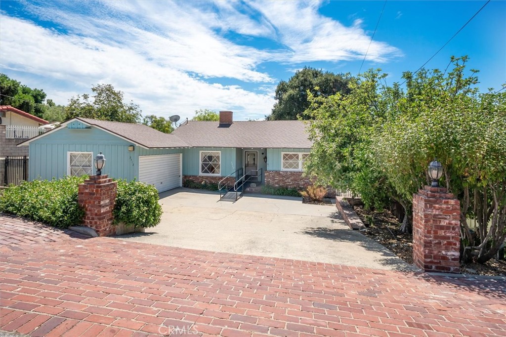2412 Mountain Avenue