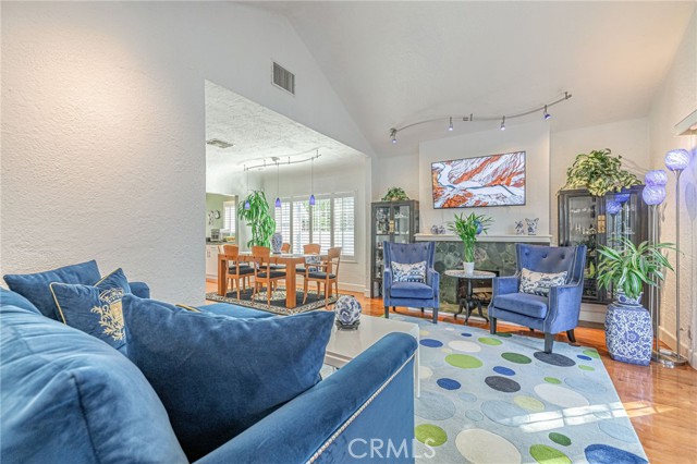 Detail Gallery Image 19 of 53 For 14156 Califa, Sherman Oaks,  CA 91401 - 3 Beds | 2 Baths