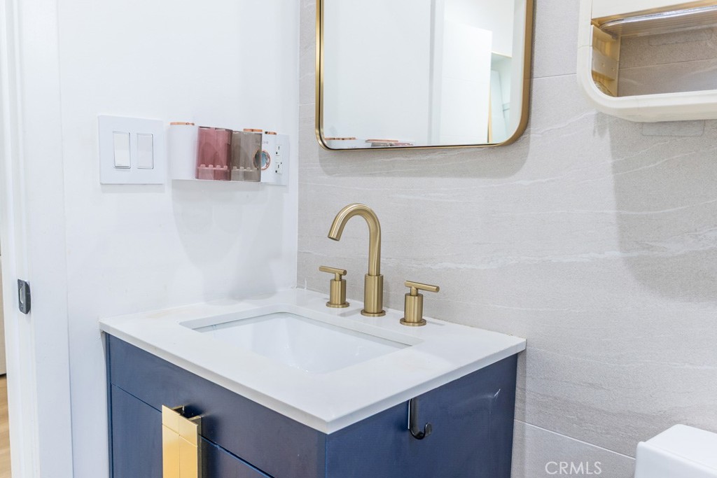 https://media.crmls.org/medias/e9393d52-6097-4656-85d5-60ea83461780.jpg?preset=X-Large
