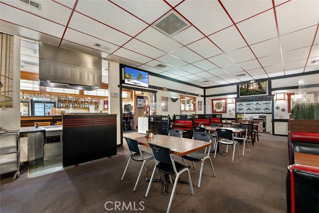 320 W Foothill Blvd, Upland CA: https://media.crmls.org/medias/e93acd19-d734-4be4-a409-9081c127272c.jpg