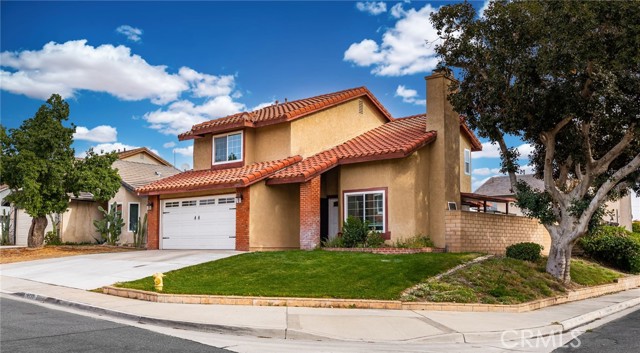 Detail Gallery Image 3 of 19 For 6733 Newport Ct, Fontana,  CA 92336 - 4 Beds | 2/1 Baths