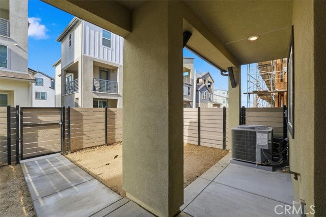 Detail Gallery Image 3 of 55 For 27321 Bear Creek Ln, Valencia,  CA 91381 - 4 Beds | 3/1 Baths