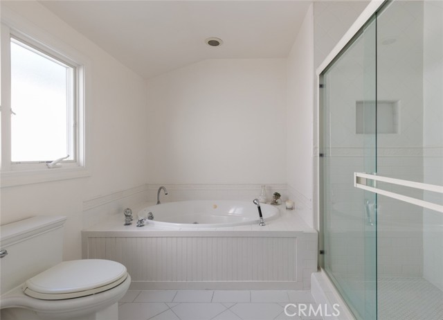 Detail Gallery Image 14 of 19 For 116 E Oceanfront, Newport Beach,  CA 92661 - 3 Beds | 2/1 Baths