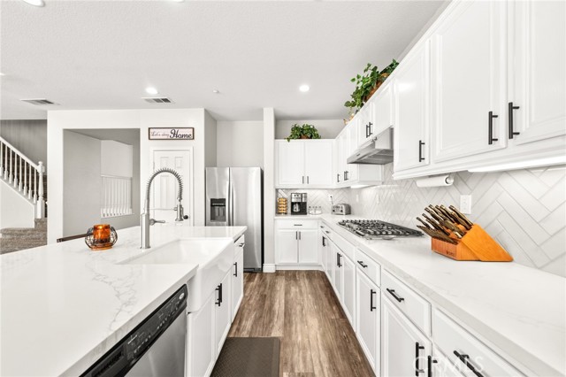 Detail Gallery Image 7 of 29 For 19791 Paso Robles Dr, Riverside,  CA 92508 - 4 Beds | 3 Baths