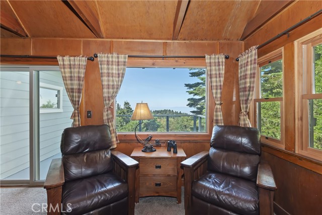 1040 Mile High Road, Twin Peaks CA: https://media.crmls.org/medias/e93cbffd-7500-46e5-8743-2e4a67f2a4c4.jpg