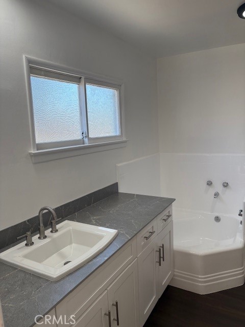 Detail Gallery Image 12 of 22 For 22354 Burbank Bld, Woodland Hills,  CA 91367 - 2 Beds | 1/1 Baths