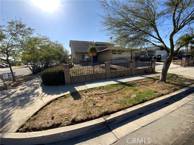 Detail Gallery Image 4 of 55 For 17565 Mesa Ave, Fontana,  CA 92336 - 4 Beds | 2/1 Baths