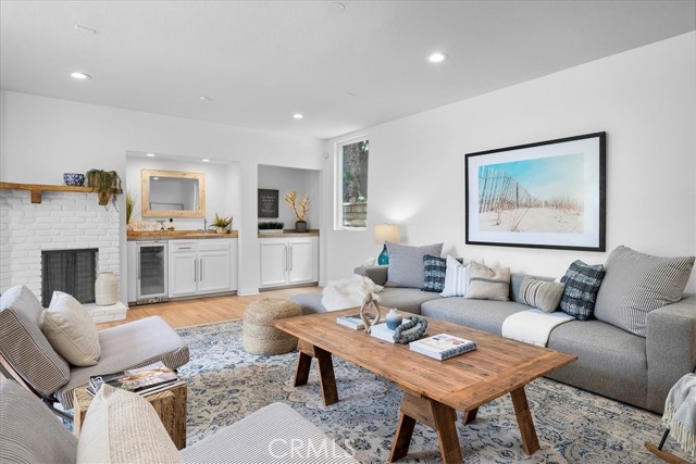 2209 Valley Drive, Manhattan Beach, California 90266, 4 Bedrooms Bedrooms, ,2 BathroomsBathrooms,Residential,Sold,Valley,SB22159548