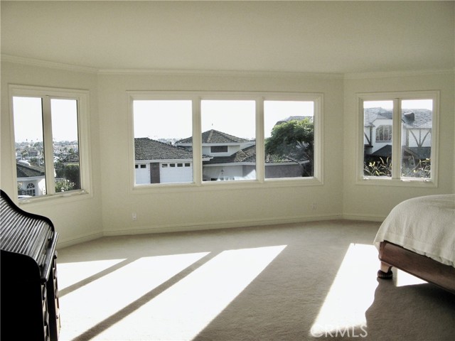 Detail Gallery Image 23 of 31 For 900 Kings, Newport Beach,  CA 92663 - 5 Beds | 3/1 Baths