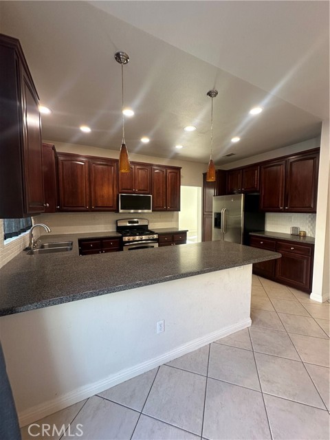 Detail Gallery Image 5 of 22 For 29652 Chandler, Highland,  CA 92346 - 4 Beds | 3 Baths