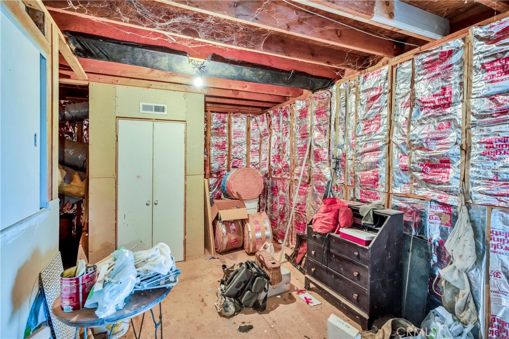 https://media.crmls.org/medias/e94075d7-99a5-4685-be7c-2b0ae1fc4da5.jpg?preset=X-Large