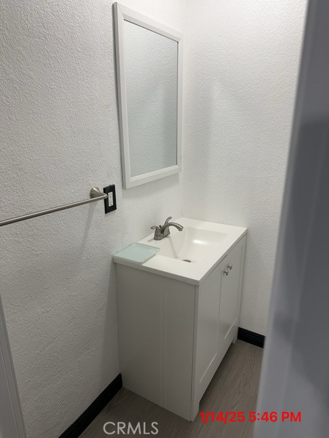 https://media.crmls.org/medias/e9408f59-e243-46d4-8d9b-1724208e75ee.jpg?preset=X-Large