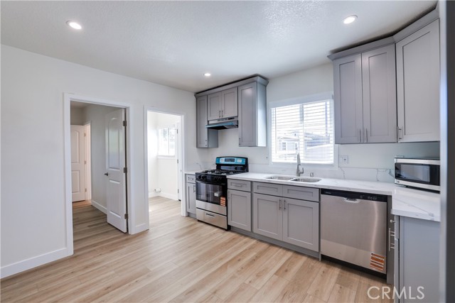Detail Gallery Image 8 of 15 For 722 Main St, Huntington Beach,  CA 92648 - 2 Beds | 1 Baths