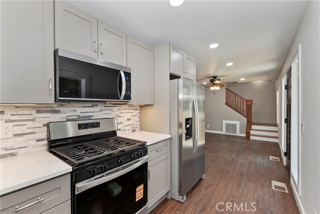 Detail Gallery Image 8 of 32 For 23984 Straight Way, Crestline,  CA 92325 - 2 Beds | 1 Baths
