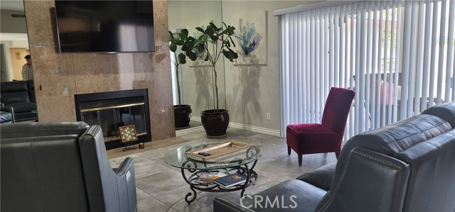 Detail Gallery Image 3 of 9 For 19786 Symeron Rd, Apple Valley,  CA 92307 - 7 Beds | 5/1 Baths