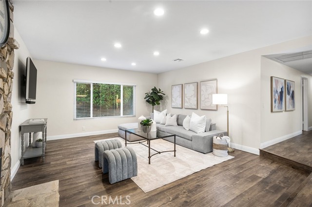 Detail Gallery Image 5 of 35 For 240 Bedford Way, Upland,  CA 91786 - 4 Beds | 2 Baths