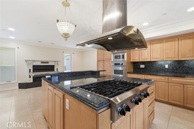 Detail Gallery Image 3 of 49 For 233 S Irena #1,  Redondo Beach,  CA 90277 - 4 Beds | 3 Baths