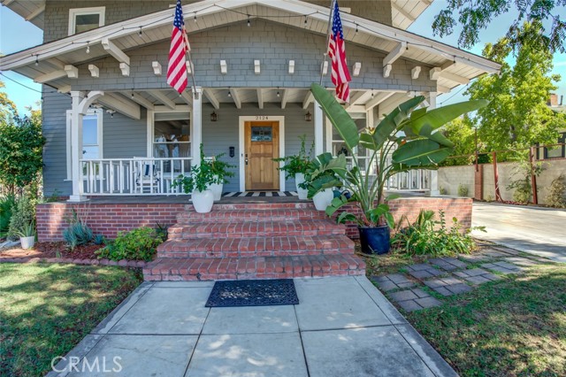 Detail Gallery Image 4 of 60 For 2124 20th St, Bakersfield,  CA 93301 - 4 Beds | 3/1 Baths
