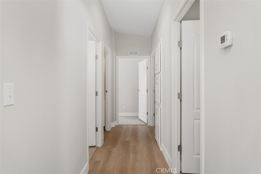 https://media.crmls.org/medias/e9442b2c-885b-48e1-8321-a26083d33f94.jpg?preset=X-Large
