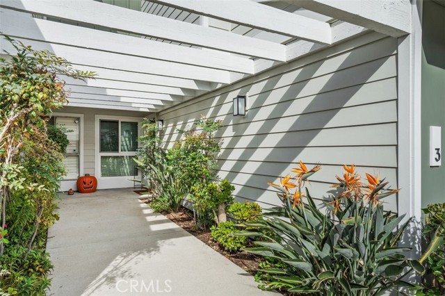 Detail Gallery Image 3 of 32 For 10056 Melinda Way #3,  Northridge,  CA 91325 - 2 Beds | 2/1 Baths