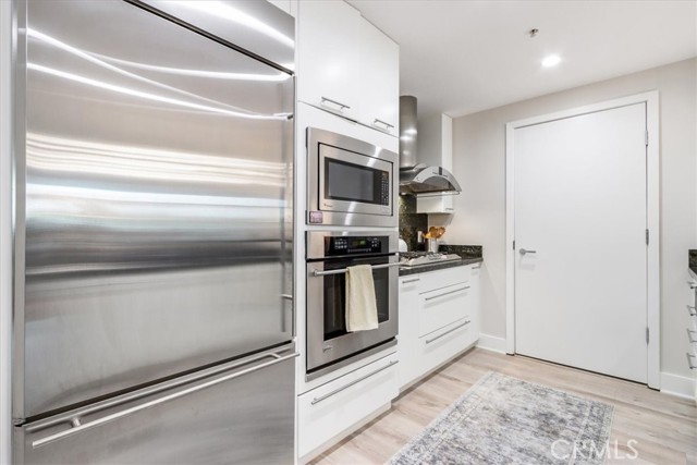3141 Michelson Drive, Irvine CA: https://media.crmls.org/medias/e944520b-3c9e-4b1a-ae13-cb89348bd8e4.jpg