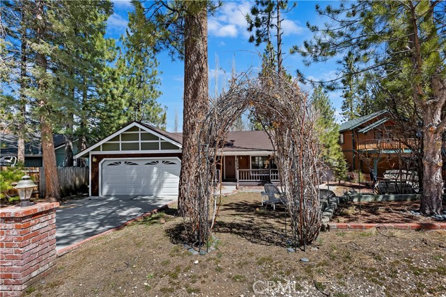 Detail Gallery Image 1 of 28 For 42736 Tannenbaum Pl, Big Bear Lake,  CA 92315 - 3 Beds | 3 Baths
