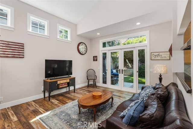 1405 Lakeside Lane, Huntington Beach CA: https://media.crmls.org/medias/e944d05b-0d8f-4bd2-9d4a-ca4b435562e0.jpg