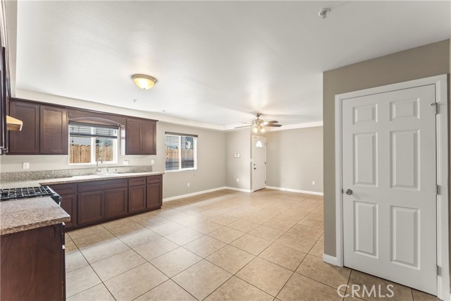 6102 S San Pedro Street, Los Angeles CA: https://media.crmls.org/medias/e9453aee-8bb0-46d8-b33f-f687f34bb797.jpg
